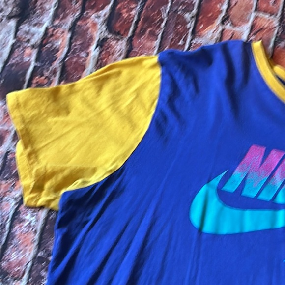 Nike T-Shirt - Picture 3 of 8